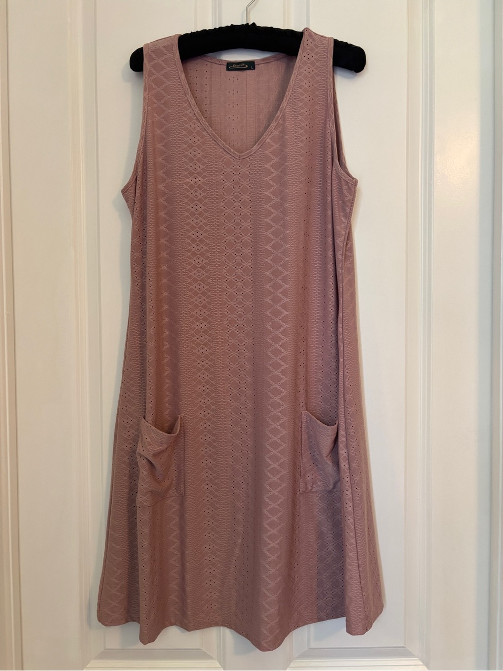 Ofeefan - Women’s Sleeveless Knit V-Neck Pocket Dress in Dusty Mauve.  Size L